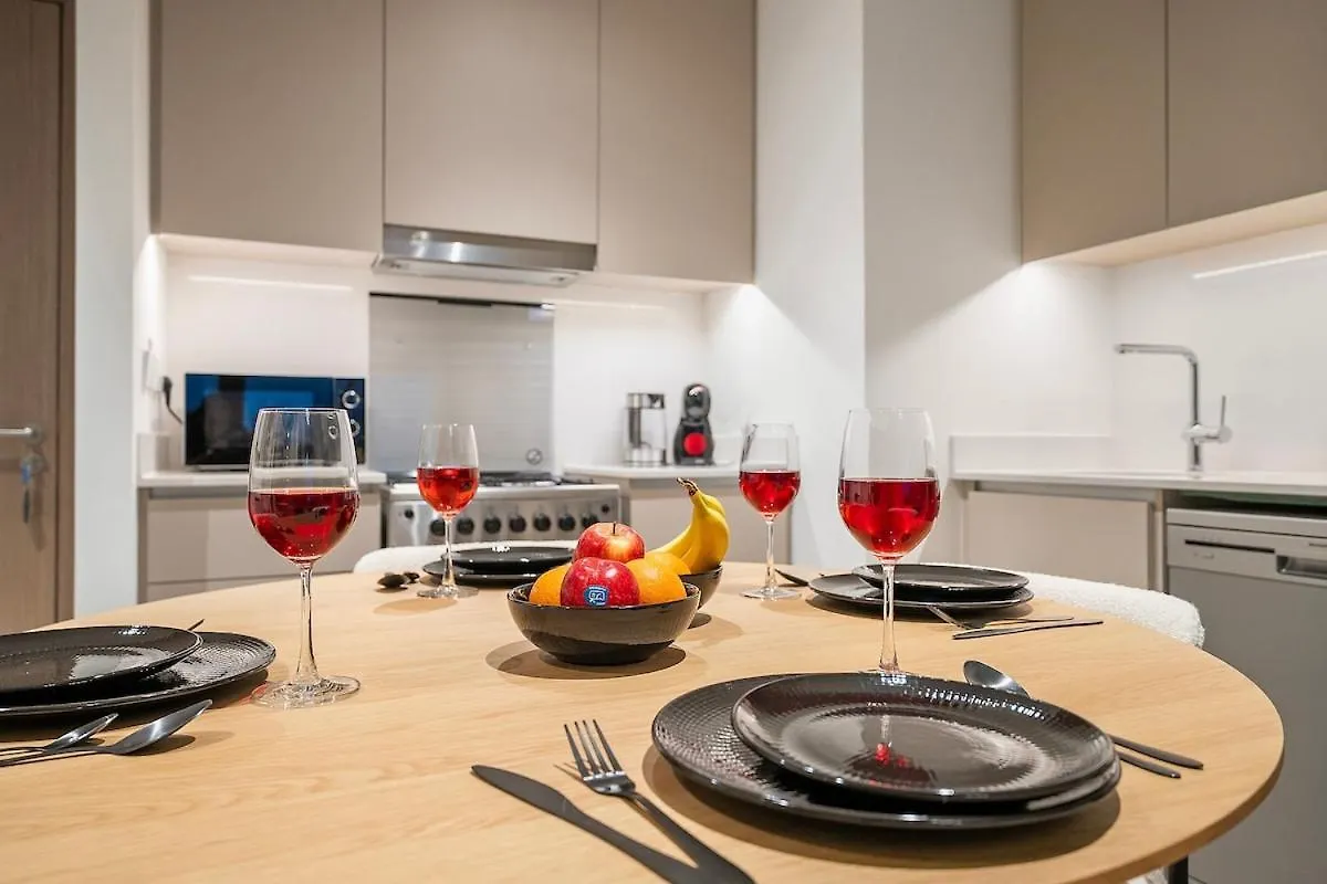 First Class 1Br Glamorous & Stylish Escape Dubai